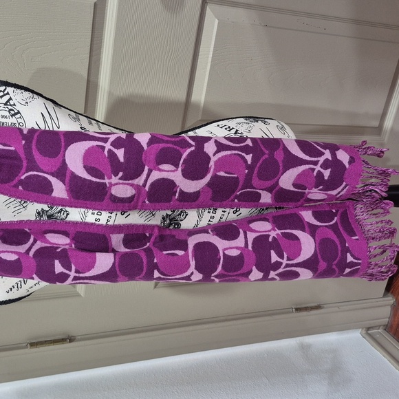 Coach 100 % Merino Wool Purple Patterned Women's Scarf - Picture 9 of 9